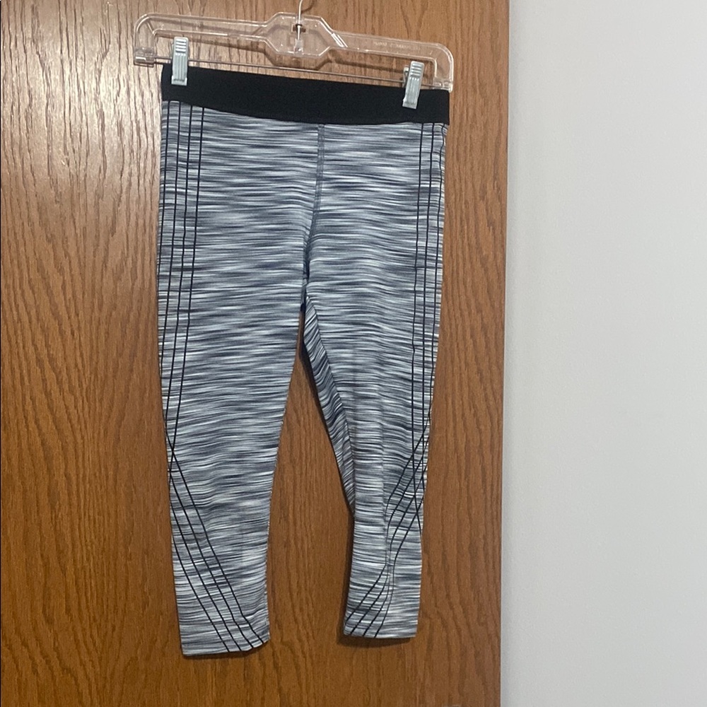 Women’s cropped Black and Gray Leggings
